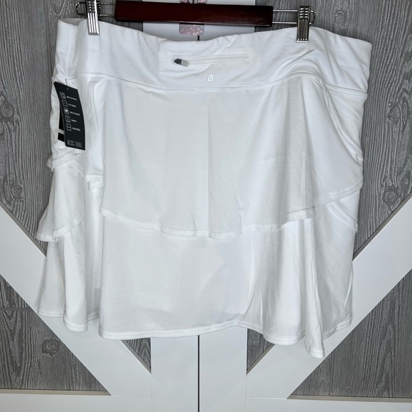 E1.19 NWT ID Ideology's plus size flounced active skort bright white  3x - Picture 9 of 9